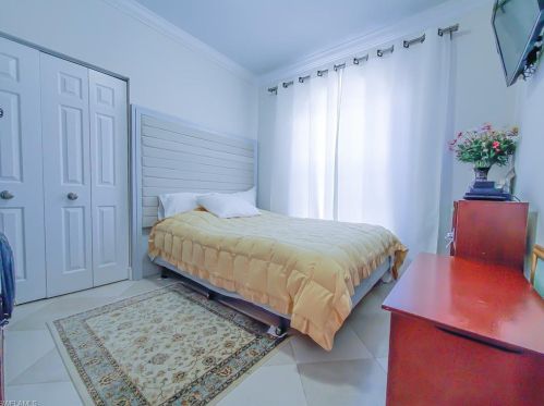 834 105 Ave, Naples FL 34108-1844 exterior