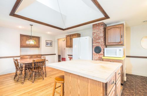 374 Washington St, Dover NH 03820-3635 exterior