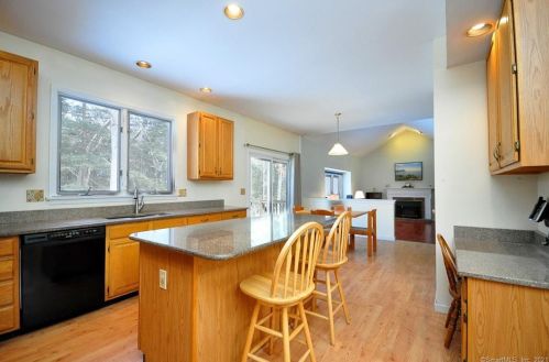 100 Pierce Blvd, Windsor CT 06095-1787 exterior