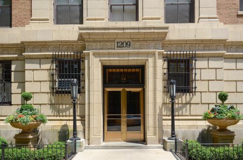 1209 Astor St, Chicago, IL 60610-2655