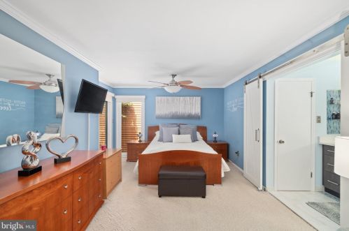 9 Riverbend Dr, New Brunswick NJ 08902-1100 exterior