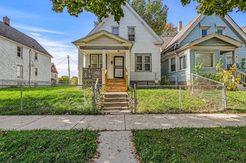 2721 23rd St, Milwaukee, WI 53206-1610