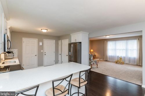 33 Vly Vw Dr, Hanover PA 17331-8307 exterior