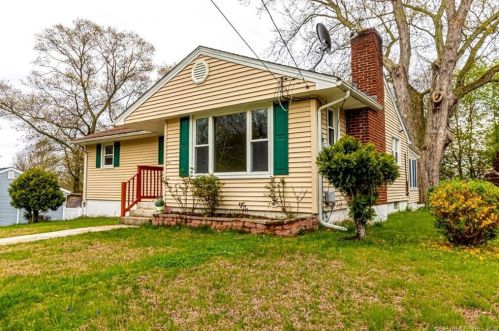 36 Park Avenue Ext, Uncasville, CT 06382-1818