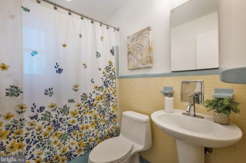 5717 6 St, Washington DC 20003-2706 exterior