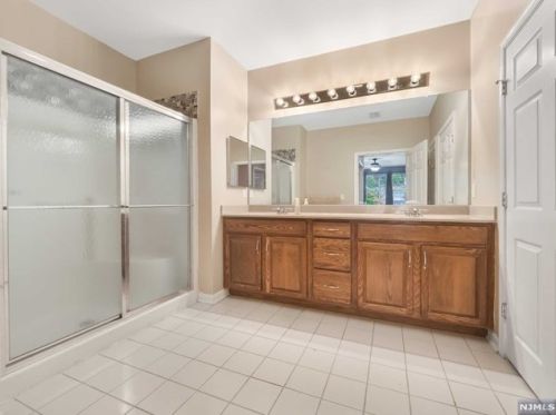 1303 Gatherings Dr, Paterson NJ 07508-1380 exterior