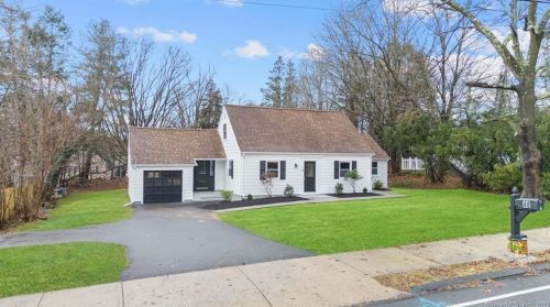 48 Clintonville Rd, North Haven CT 06473-2817 exterior