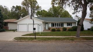 386 Lunar Ln, Bismarck, ND 58503-0468