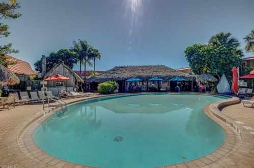 2555 Tamiami Trl, Naples FL 34103-4408 exterior