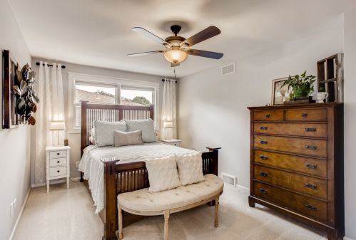 366 Commonwealth Ln, Elmhurst IL 60126-4918 exterior