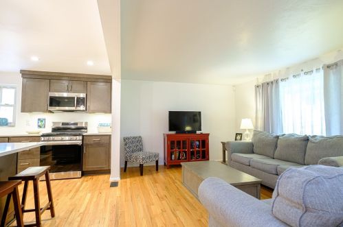 1284 Raven Dr, Pittsburgh PA  15243-1242 exterior