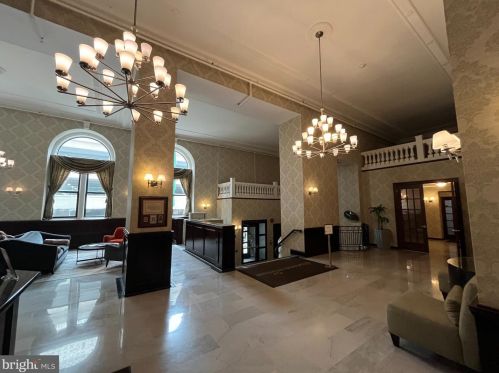 1324 Locust St, Philadelphia PA 19107-5604 exterior