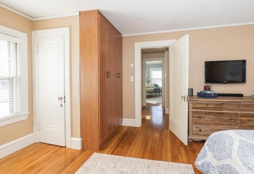 30 Pleasantview Ave, Springfield MA 01106-1019 exterior