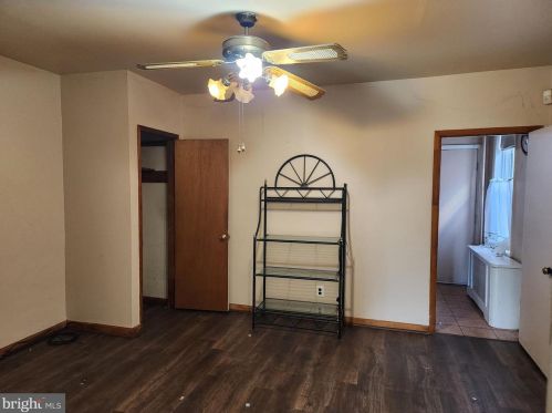 1185 Whitman Ave, Camden NJ 08104-1258 exterior