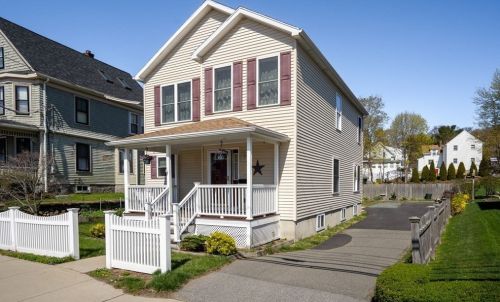 74 Eastern Ave, Gloucester, MA 01930-1848