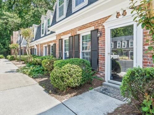 26 Independence Pl, Atlanta GA  30318-1505 exterior