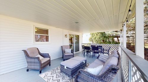 613 Meade Dr, Moon Twp PA  15108-9668 exterior