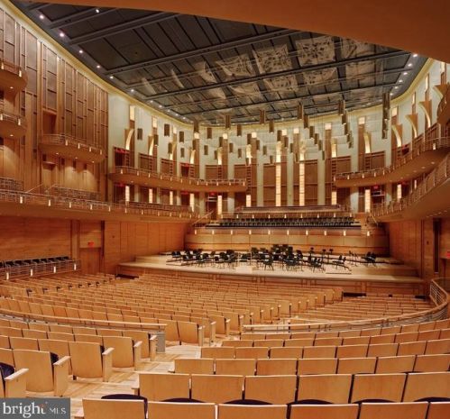 11601 Magruder Ln, Rockville MD 20852-4369 exterior