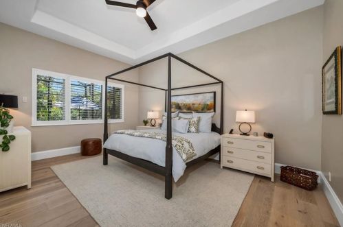 5592 Hammock Is Dr, Naples FL 34119-4692 exterior