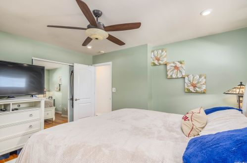 18 Donna Ln, Commack NY 11725-5204 exterior