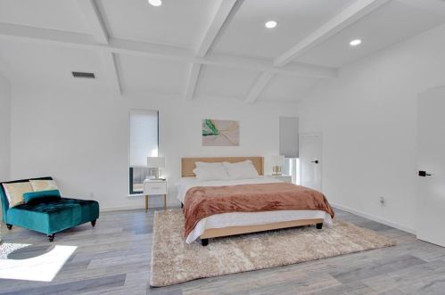 7328 Campbell Rd, Dallas TX  75248-1631 exterior