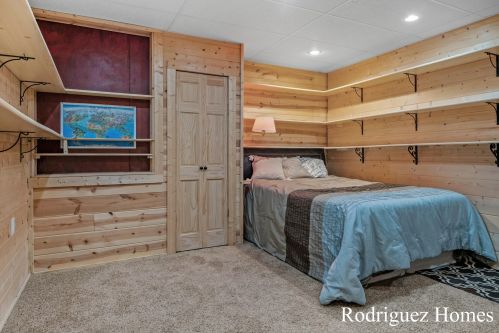 3905 Pemberton Dr, Grand Rapids MI 49508-8894 exterior