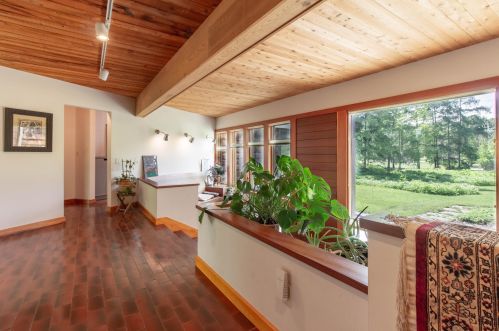 9740 Lake Dr, Milwaukee WI  53217-6102 exterior