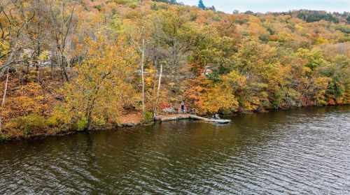 310 Roosevelt Dr, Seymour, CT 06483-2121