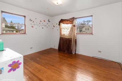 714 Ave, Waukegan IL 60085-3950 exterior