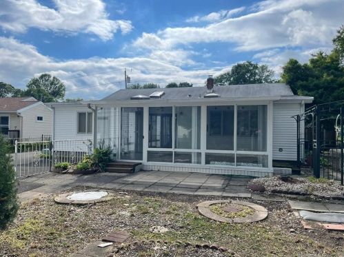 141 Ida Ave, Derby CT 06418-2323 exterior