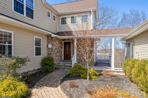 103 Hillcrest Dr, Parsippany, NJ 07834-1413