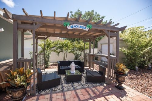 276 Ferris Dr, Fort Pierce FL 34983-8625 exterior