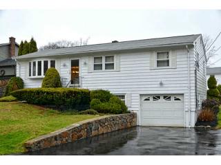 41 Seminole Trl, Cranston, RI 02921-2552