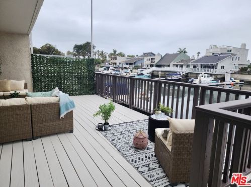 4555 Falkirk Bay, Oxnard CA 93035-3743 exterior