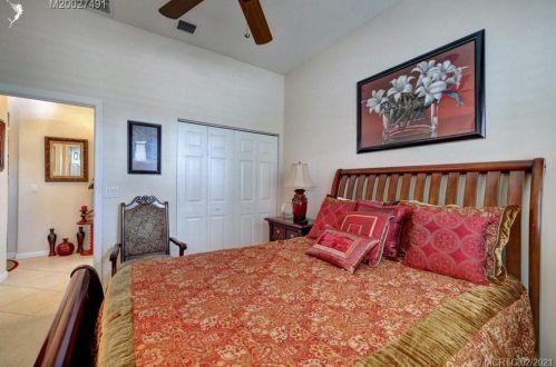 332 Shoreline Cir, Fort Pierce FL 34986-2913 exterior