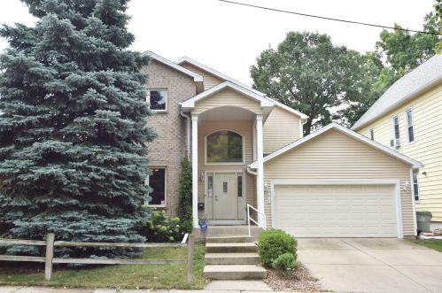 341 Lloyd St, Milwaukee, WI 53212-3362