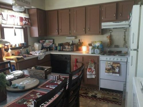 233 12 St, Plainwell MI 49080-1117 exterior