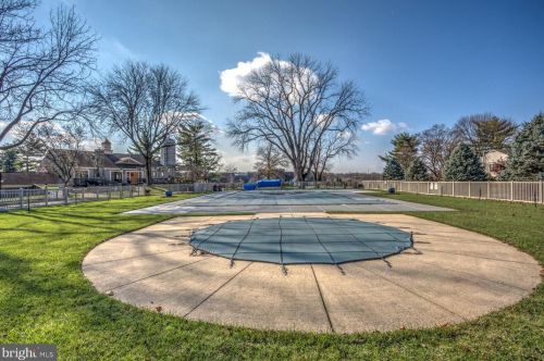 407 Valleybrook Dr, Lancaster PA 17601-4612 exterior