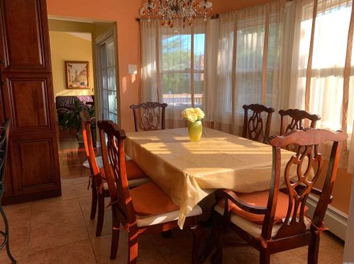 58 Vly Grn Dr, Valley Stream NY 11581-3635 exterior