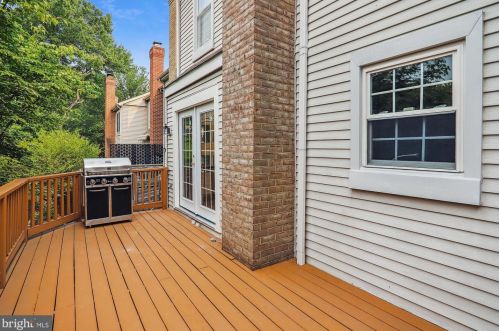 6036 Loganwood Dr, Rockville MD 20852-3459 exterior