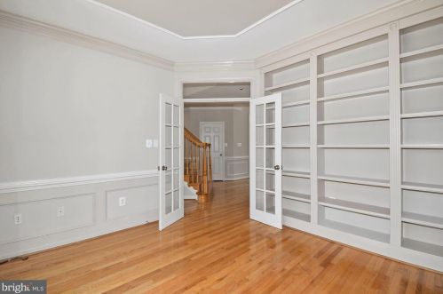 6149 Cobbs Rd, Alexandria VA 22310-1647 exterior