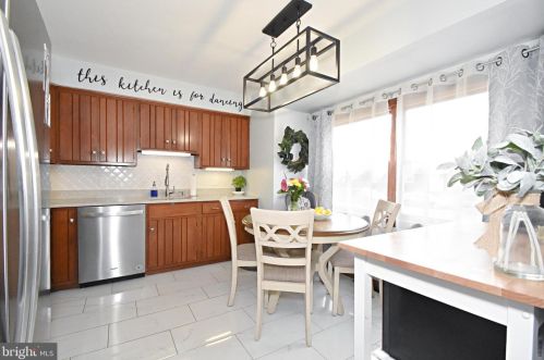 17 Glenview Dr, Riverton NJ  08077-2135 exterior