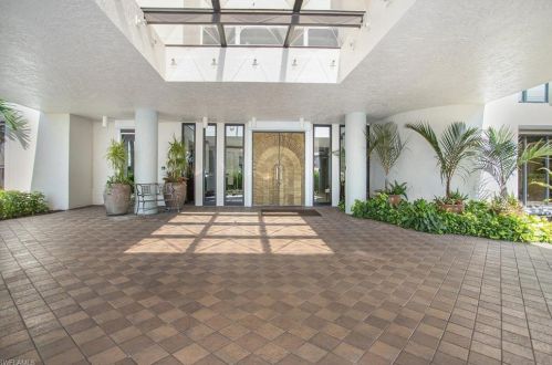 4451 Gulf Shore Blvd, Naples FL 34103-3446 exterior