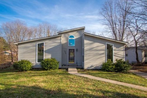 3204 Pebble Lake Dr, Lexington, KY 40515-1019