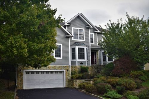 18 Miller Cir, Armonk, NY 10504-1361