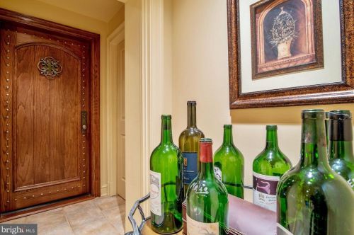 896 Alvermar Rdg Dr, Mc Lean VA 22102-1439 exterior