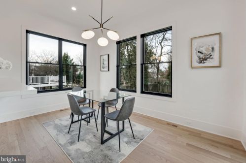 1422 Mayflower Dr, Mc Lean VA 22101-5615 exterior