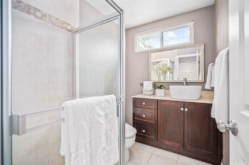 1871 Bryan Ave, Tustin CA 92780-4703 exterior