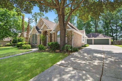 82 Edgewood Dr, Montgomery TX  77356-8407 exterior