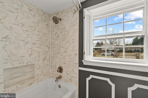 5608 Helmsdale Ln, Alexandria VA 22315-4137 exterior